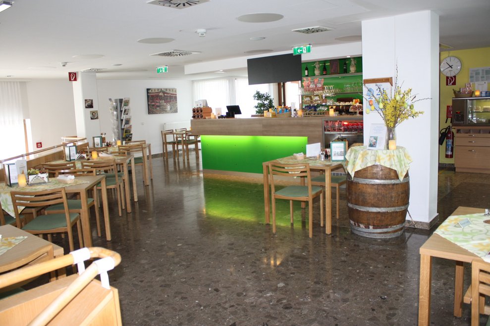 Unsere Cafeteria hat für Sie von Dienstag bis Sonntag von 11.00 bis 17.00 Uhr geöffnet.